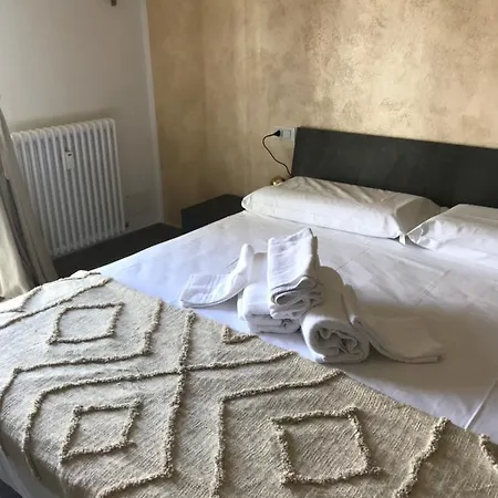 Holabologna Luxury And Flats 3*