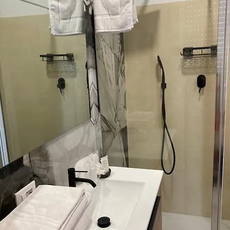 Holabologna Luxury And Flats בית הארחה בולוניה