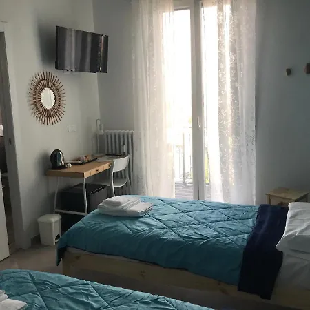 בית הארחה Holabologna Luxury And Flats 3*