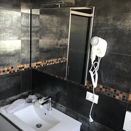 Holabologna Luxury And Flats בית הארחה בולוניה