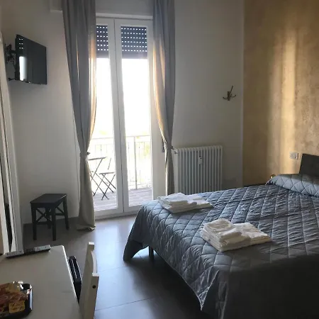 Holabologna Luxury And Flats בית הארחה בולוניה