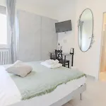 Holabologna Luxury And Flats Гостевой дом 4*