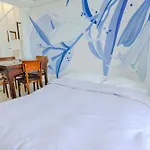 Гостевой дом Holabologna Luxury And Flats 4*