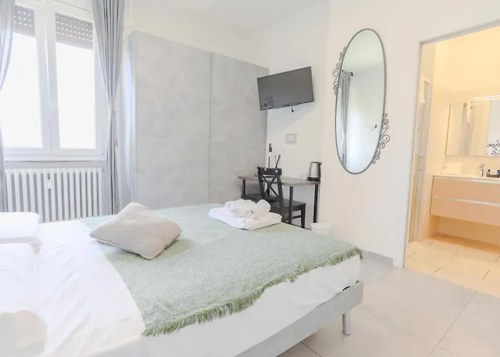 Holabologna Luxury And Flats Πανσιόν 4*